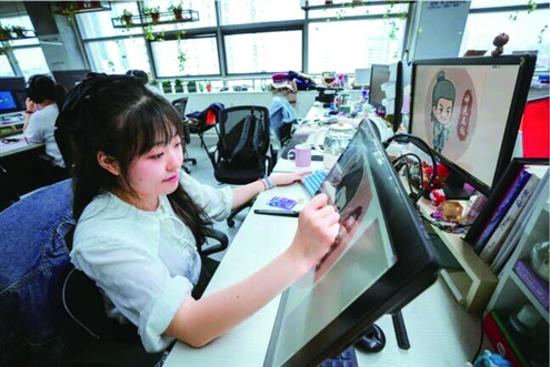 丁姣在绘制漫画